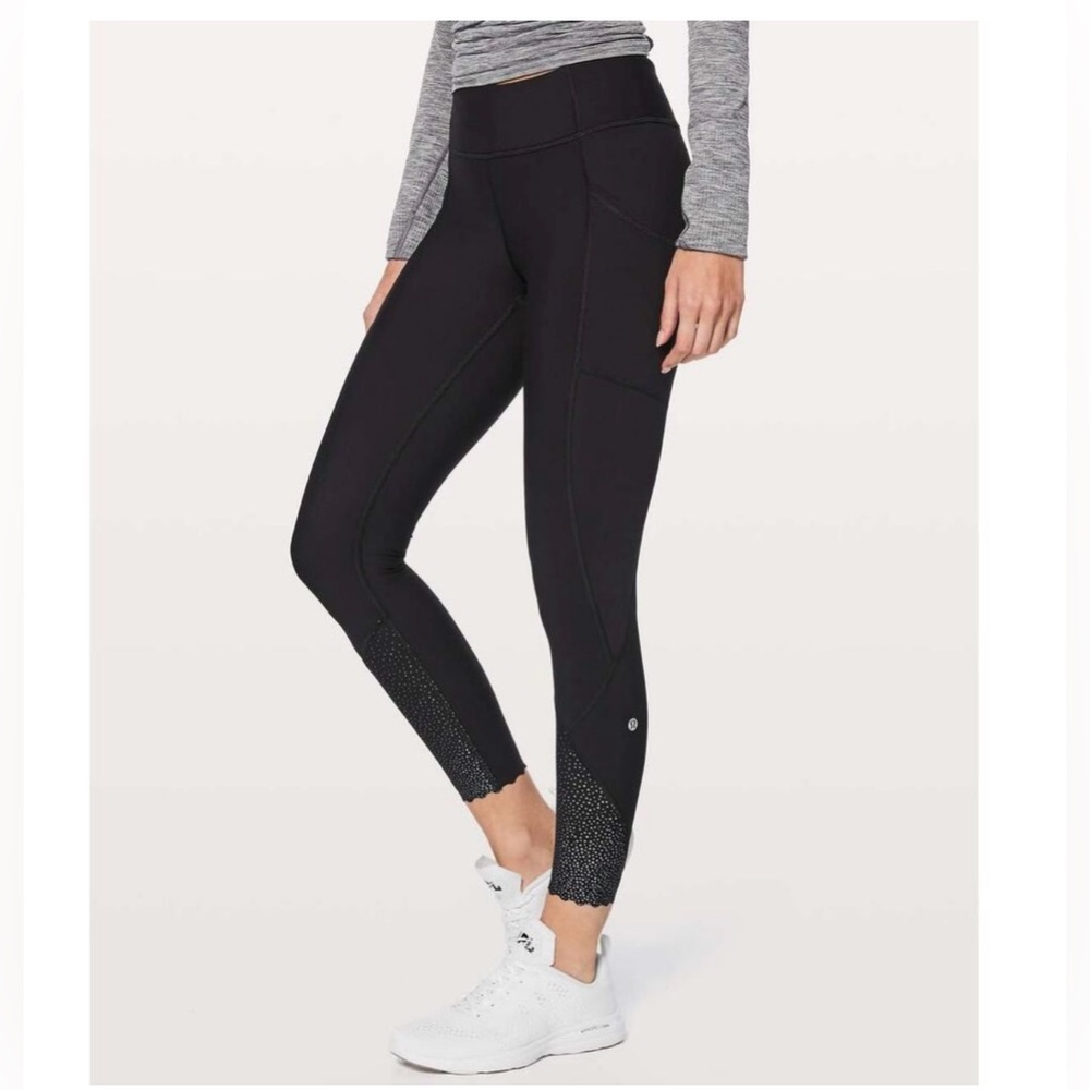 Lululemon Tight Stuff Tight II 25" in Navy , Size 6 - Picture 2 of 11